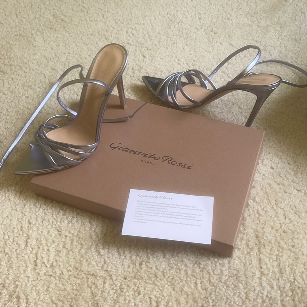 Size 39 / 9 GIANVITO ROSSI SHOES